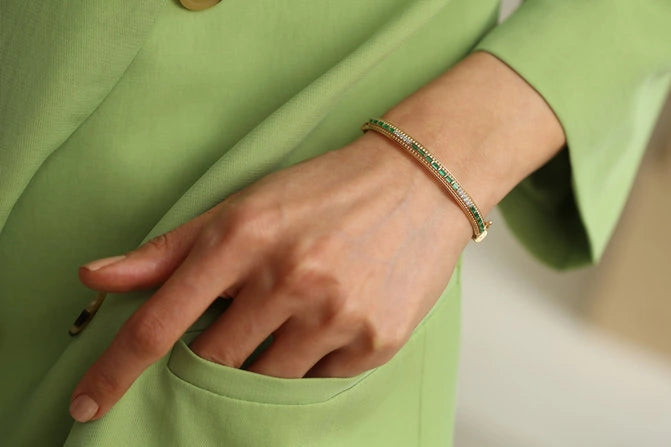 14k gold DIAMOND & EMERALD DOT BANGLE